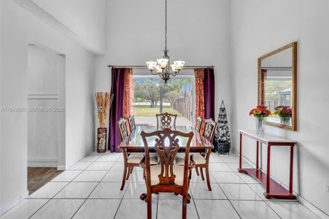 Casa en venta en Miami, Florida, 4 dormitorios № 2000061 - foto 6