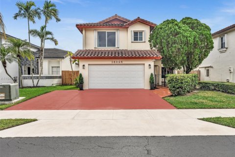 Casa en Miami, Florida 4 dormitorios № 2000061