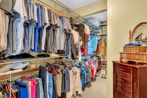 Casa en venta en Miami, Florida, 4 dormitorios № 2000061 - foto 29