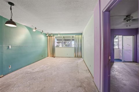 Condominio en venta en Hallandale Beach, Florida, 1 dormitorio, 68 m2 № 1802755 - foto 10