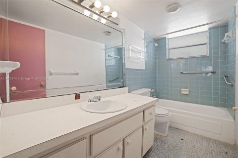 Condominio en venta en Hallandale Beach, Florida, 1 dormitorio, 68 m2 № 1802755 - foto 18