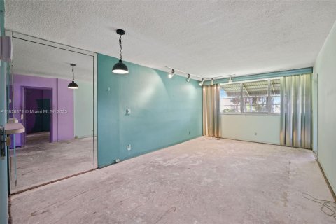 Condominio en venta en Hallandale Beach, Florida, 1 dormitorio, 68 m2 № 1802755 - foto 11