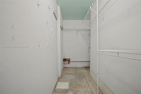 Condominio en venta en Hallandale Beach, Florida, 1 dormitorio, 68 m2 № 1802755 - foto 19