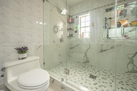 Casa en venta en Miami, Florida, 3 dormitorios, 143.72 m2 № 1697994 - foto 9