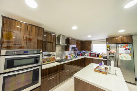 Casa en venta en Miami, Florida, 3 dormitorios, 143.72 m2 № 1697994 - foto 12