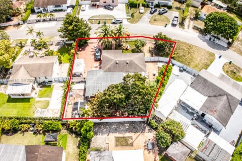 Casa en venta en Miami, Florida, 3 dormitorios, 143.72 m2 № 1697994 - foto 4