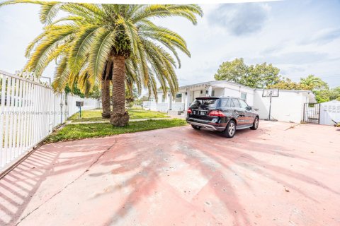 Casa en venta en Miami, Florida, 3 dormitorios, 143.72 m2 № 1697994 - foto 2