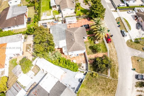 Casa en venta en Miami, Florida, 3 dormitorios, 143.72 m2 № 1697994 - foto 7
