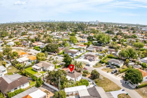 Casa en venta en Miami, Florida, 3 dormitorios, 143.72 m2 № 1697994 - foto 5