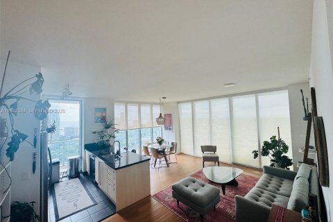 Copropriété à louer à Miami, Floride: 2 chambres, 102.1 m2 № 1999396 - photo 3