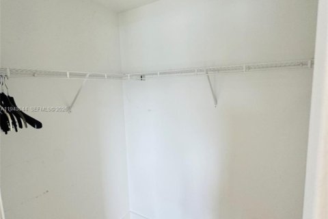 Copropriété à louer à Miami, Floride: 2 chambres, 102.1 m2 № 1999396 - photo 15