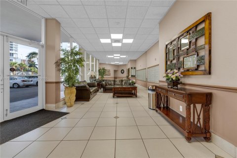 Купить кондоминиум в Халландейл-Бич, Флорида 1 спальня, 62.43м2, № 1860964 - фото 22