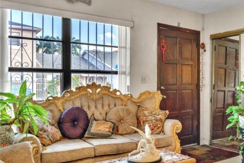 House in Sweetwater, Florida 3 bedrooms, 108.97 sq.m. № 1807138 - photo 3