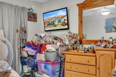 House in Sweetwater, Florida 3 bedrooms, 108.97 sq.m. № 1807138 - photo 8