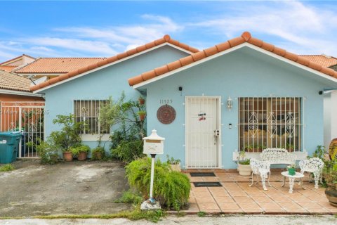 House in Sweetwater, Florida 3 bedrooms, 108.97 sq.m. № 1807138 - photo 1