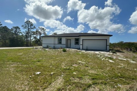 House in Port Charlotte, Florida 4 bedrooms, 151.99 sq.m. № 1757143 - photo 2