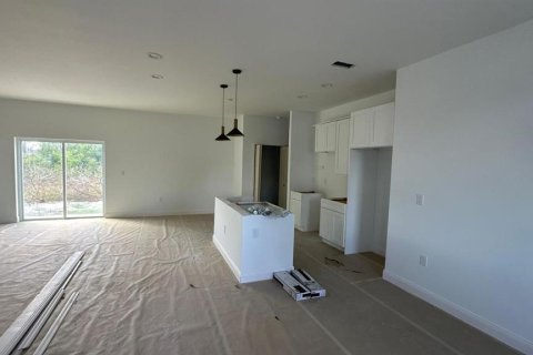 House in Port Charlotte, Florida 4 bedrooms, 151.99 sq.m. № 1757143 - photo 3