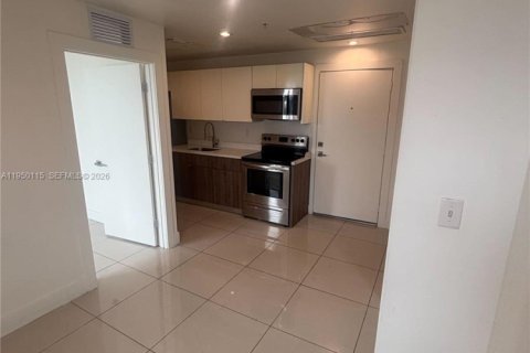 Снять в аренду квартиру в Майами, Флорида 2 спальни, 51.1м2, № 2005749 - фото 4