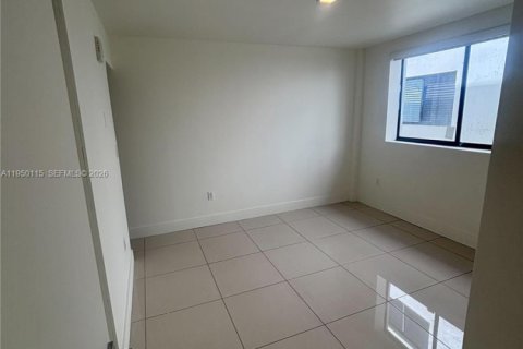Снять в аренду квартиру в Майами, Флорида 2 спальни, 51.1м2, № 2005749 - фото 8