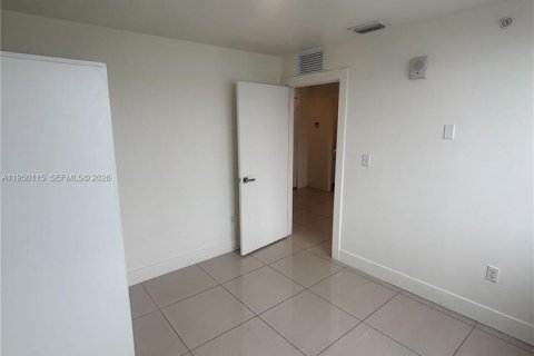 Снять в аренду квартиру в Майами, Флорида 2 спальни, 51.1м2, № 2005749 - фото 15