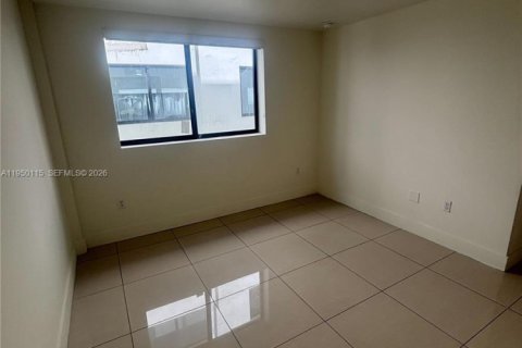 Снять в аренду квартиру в Майами, Флорида 2 спальни, 51.1м2, № 2005749 - фото 9