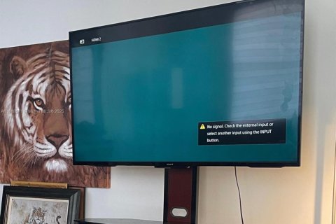 Condo in Miami, Florida, 1 bedroom  № 1974039 - photo 11