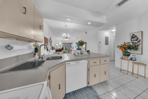 Купить кондоминиум в Маргит, Флорида 3 комнаты, 109.16м2, № 2185409 - фото 8