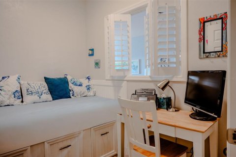 Condo in Horseshoe Beach, Florida, 2 bedrooms № 2099583 - photo 12
