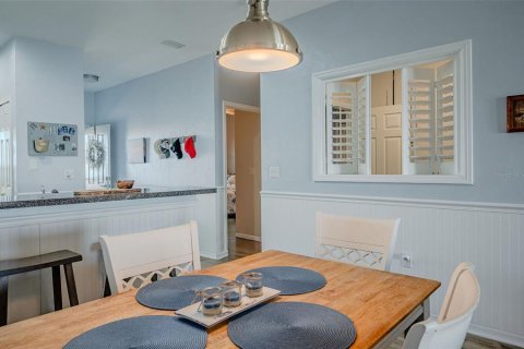 Condo in Horseshoe Beach, Florida, 2 bedrooms № 2099583 - photo 10