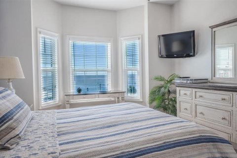 Condo in Horseshoe Beach, Florida, 2 bedrooms № 2099583 - photo 18