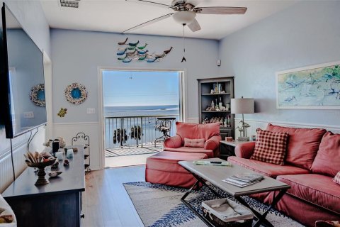 Condo in Horseshoe Beach, Florida, 2 bedrooms № 2099583 - photo 24