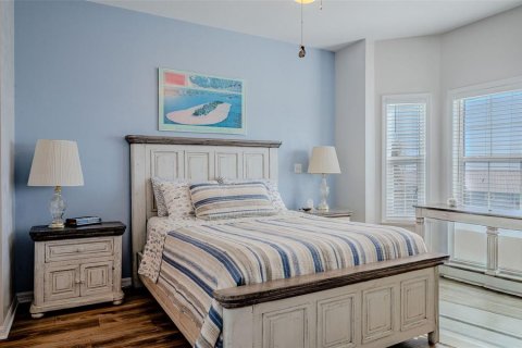 Condo in Horseshoe Beach, Florida, 2 bedrooms № 2099583 - photo 17