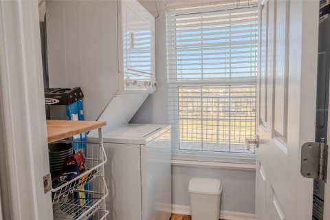 Condo in Horseshoe Beach, Florida, 2 bedrooms № 2099583 - photo 5