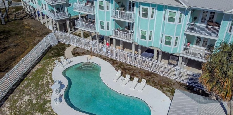 Condo in Horseshoe Beach, Florida, 2 bedrooms № 2099583
