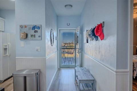 Condo in Horseshoe Beach, Florida, 2 bedrooms № 2099583 - photo 7