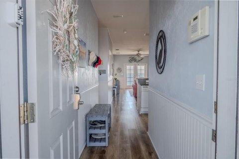 Condo in Horseshoe Beach, Florida, 2 bedrooms № 2099583 - photo 2