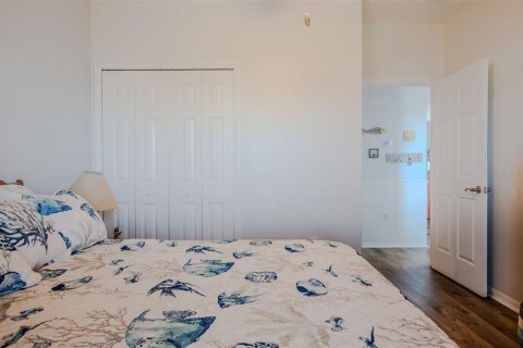 Condo in Horseshoe Beach, Florida, 2 bedrooms № 2099583 - photo 16