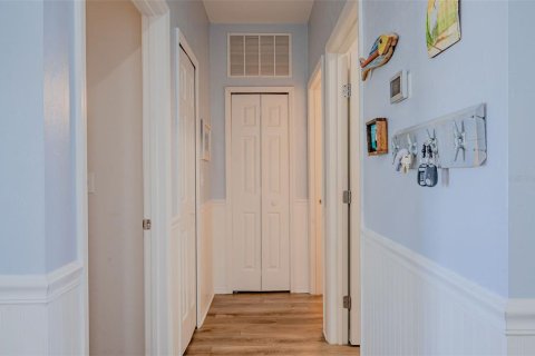 Condo in Horseshoe Beach, Florida, 2 bedrooms № 2099583 - photo 11