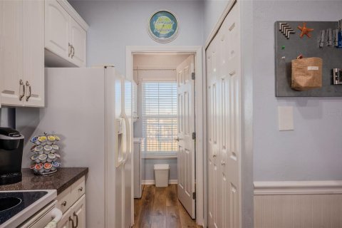 Condo in Horseshoe Beach, Florida, 2 bedrooms № 2099583 - photo 6
