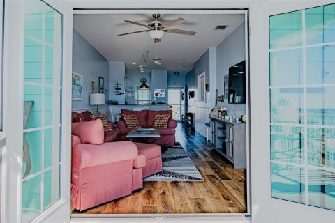 Condo in Horseshoe Beach, Florida, 2 bedrooms № 2099583 - photo 25