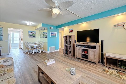 Condo in South Pasadena, Florida, 2 bedrooms  № 1635158 - photo 9