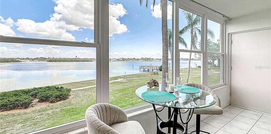 Condo in South Pasadena, Florida, 2 bedrooms  № 1635158