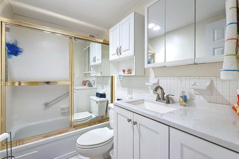 Condo in South Pasadena, Florida, 2 bedrooms  № 1635158 - photo 24