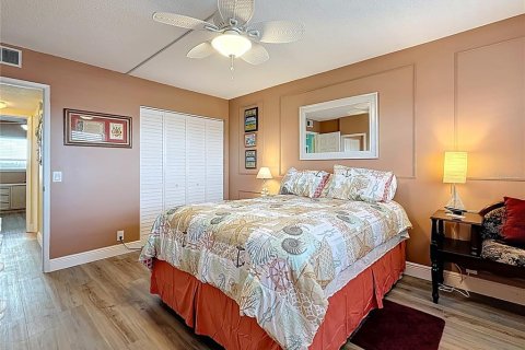 Condo in South Pasadena, Florida, 2 bedrooms  № 1635158 - photo 22