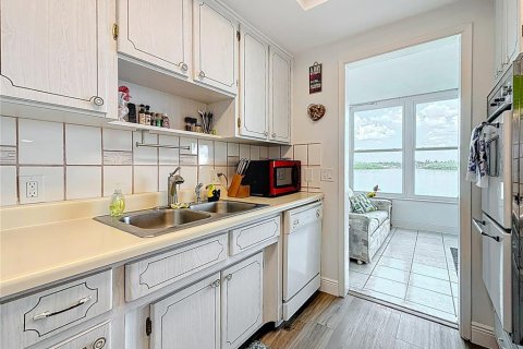 Condo in South Pasadena, Florida, 2 bedrooms  № 1635158 - photo 13