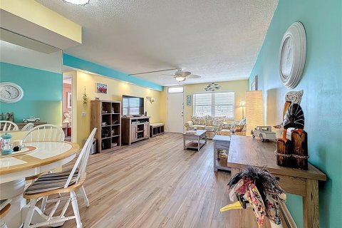 Condo in South Pasadena, Florida, 2 bedrooms  № 1635158 - photo 12
