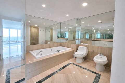 Снять в аренду кондоминиум в Майами, Флорида 2 спальни, 202.53м2, № 2036344 - фото 16