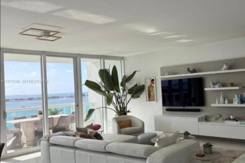 Снять в аренду кондоминиум в Майами, Флорида 2 спальни, 202.53м2, № 2036344 - фото 3