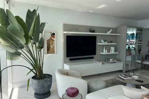 Снять в аренду кондоминиум в Майами, Флорида 2 спальни, 202.53м2, № 2036344 - фото 9