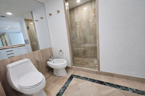Снять в аренду кондоминиум в Майами, Флорида 2 спальни, 202.53м2, № 2036344 - фото 17